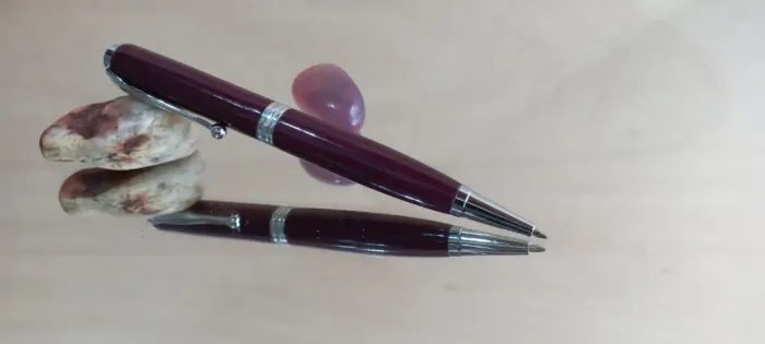 Caneta artesanal em madeira roxinho