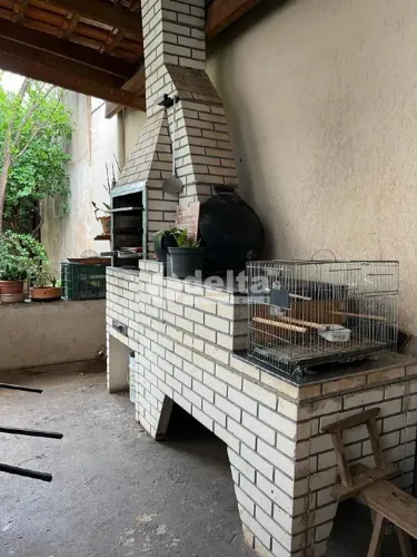 Casa residencial com 4 quartos sendo 2 suítes disponível para venda no bairro Cazeca em Ub