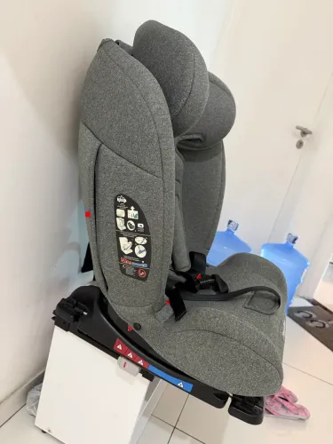 Cadeirinha com isofix semi nova