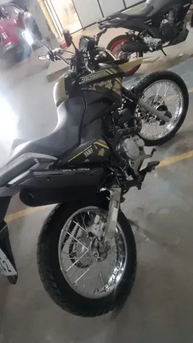 Moto bem conservada mecânica em dias