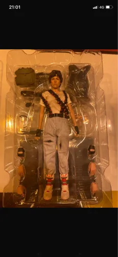 Present toys Ellen Ripley - Alien ñ hot toys