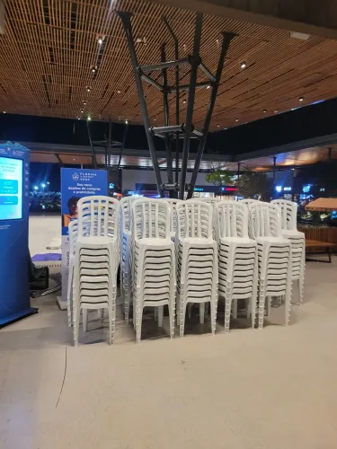 Aluguel de mesas e cadeiras plasticas
