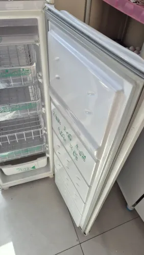 VENDO FREEZER CONSUL VERTICAL 121 L