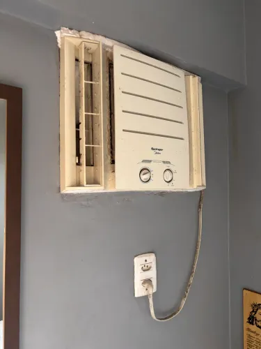 Ar condicionado de Janela Springer Midea 7500 BTU/h Frio Mecânico QCK075BB - 220 Volts