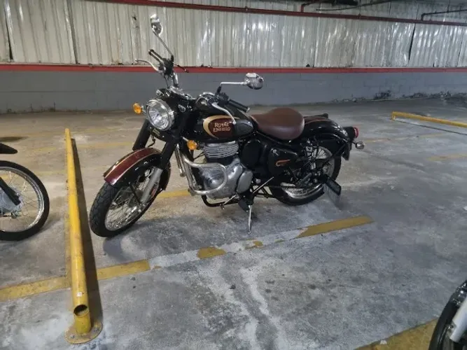 Royal Enfield Classic 350 Halcyon Black