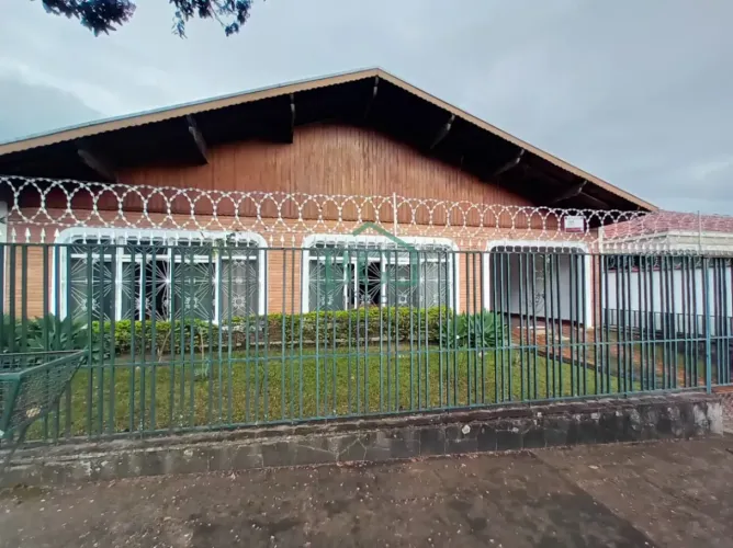 Casa à venda em bairro tradicional ao lado do centro de Poços de Caldas