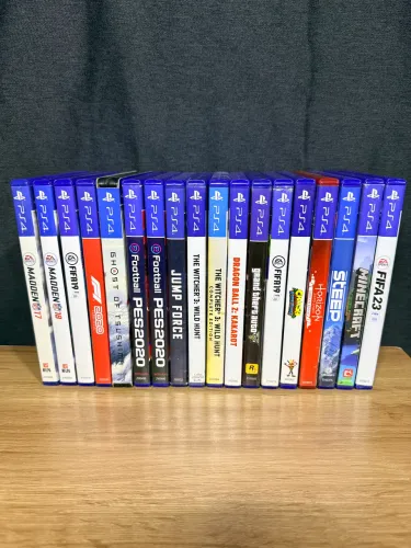 Lote 18 Jogos PS4 (Ghost of Tsushima Steelbook, F1 2020, PES 2020, Witcher 3)