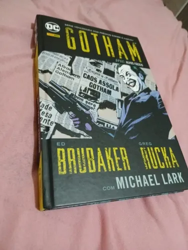 HQ Gotham DPGC: Alvos Fáceis Vol. 2 ? Capa Dura
