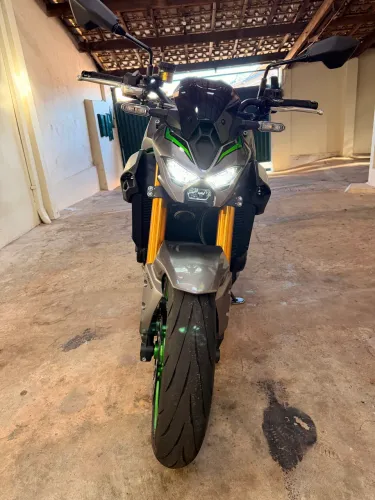Kawasaki Z900 impecável