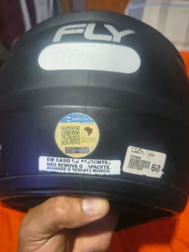 Capacete preto fly