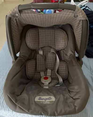 Cadeirinha e bebe conforto 