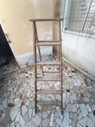 Escada madeira maciça 5 degraus