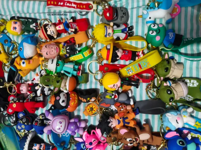 98 chaveiros diversos em ótimo estado