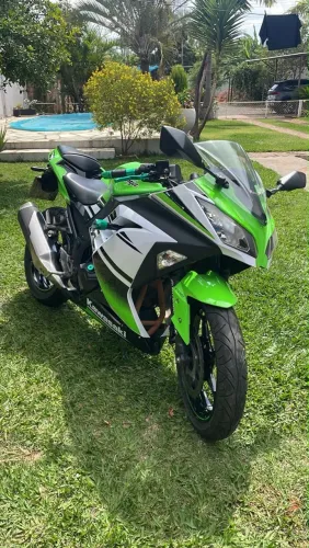 Kawasaki Ninja 300 2015 edição 30 anos ( possui 500un no Brasil)
