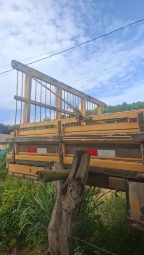 Vende-se Carroceria de madeira para Truck