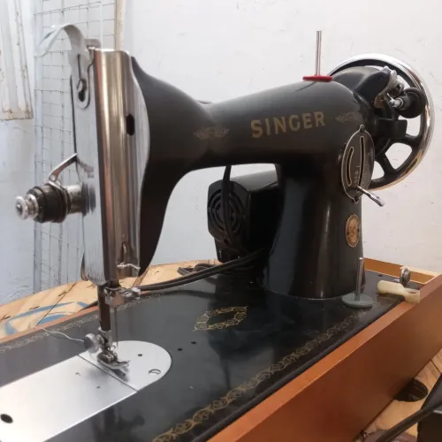 Antiga Máquina de Costura Singer 15C