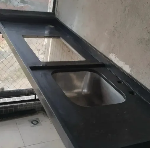 Revitalização de bancada, abertura de cooktop, instalação.