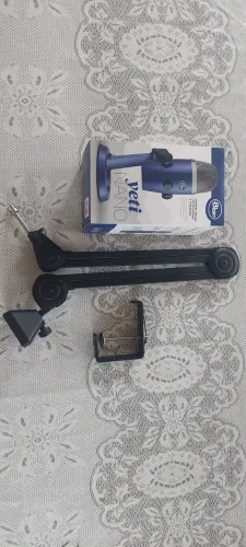 Microfone Blue Yeti Nano + braço articulado