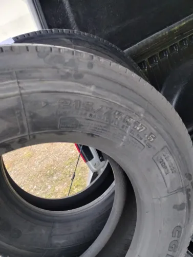 Pneu 21575 17.5 recapado e nunca usado