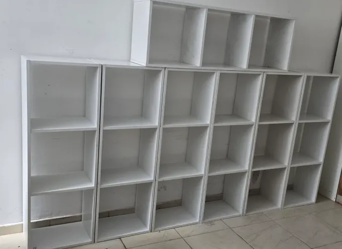 Estante modulada. Nichos