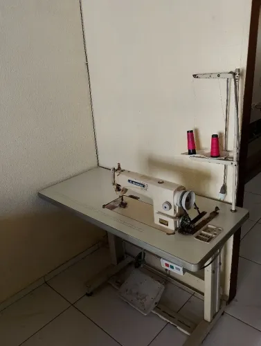 Máquina de Costura Reta