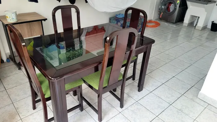 Mesa em Madeira Maciça