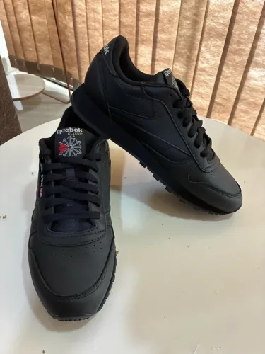 Tênis Reebok (couro)