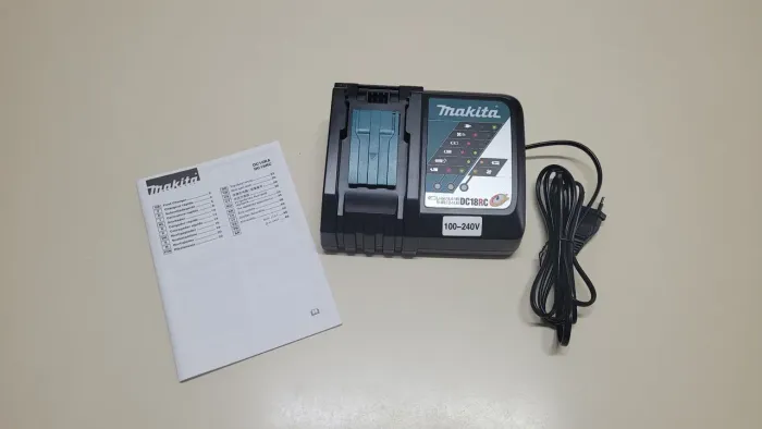 Carregador Makita 18V DC18RC Bivolt 
