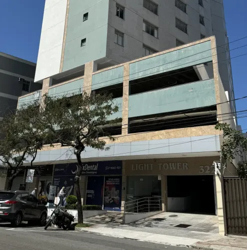 Pelegrine Aluga Loja com 45m², banheiro, porcelanato, portaria 24h em Santa Lúcia, Vitória