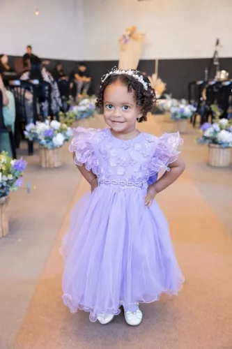 Vendo vestido festa para menina de 2 3 anos usado somente 4 horas de relógio