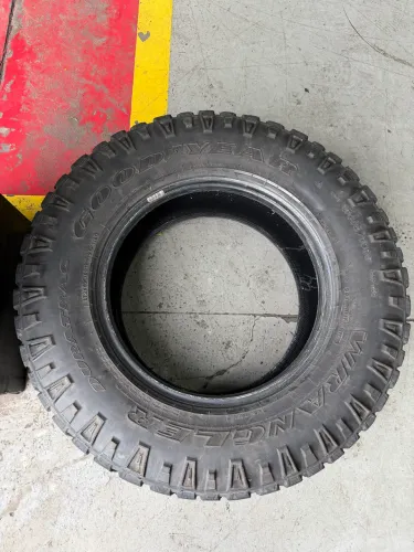 Jogo 4 Pneus Usados Goodyear Wrangler Duratrac 265 X 70 R17