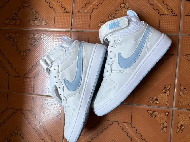 Tênis Nike Borough Mid.