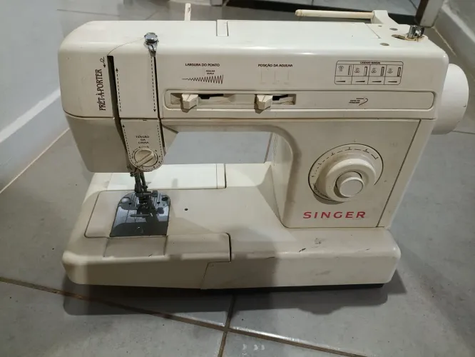 Máquina de costura Singer