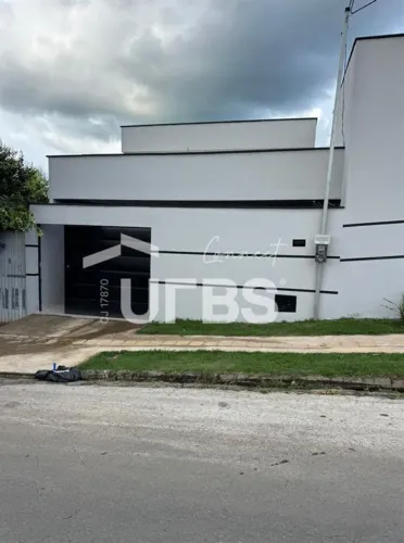 Casa alto padrão 2/4 em Senador Canedo! Pé direito duplo e com churrasqueira.