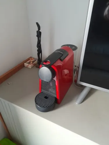 Cafeteira Nespresso Essenza Mini Vermelha 220V