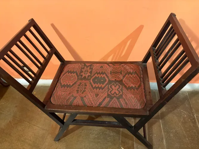 Banco Decorativo em Madeira com Estofado Étnico/Vintage
