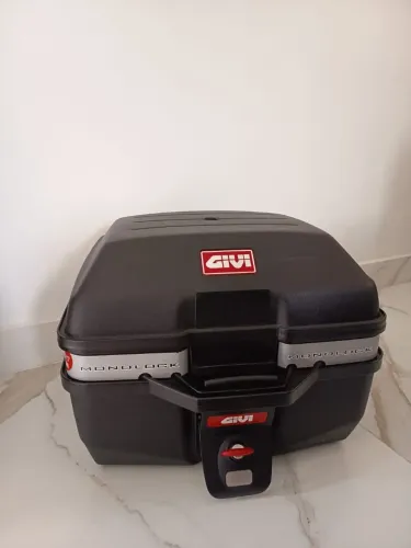 Baú para moto com suporte