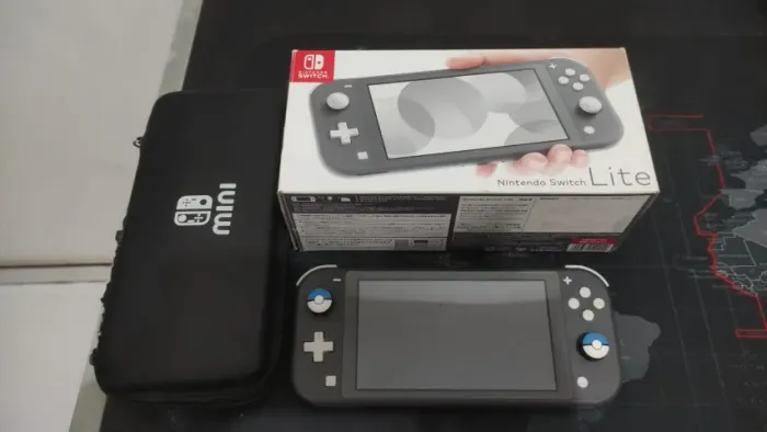 Nintendo Switch Lite Cinza Com Caixa + Case de Transporte