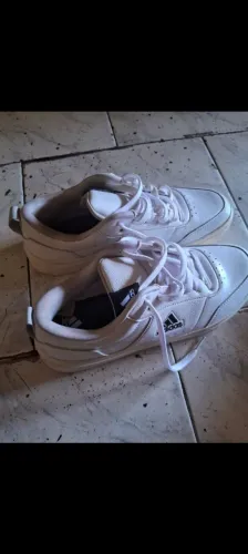 Tenis adidas