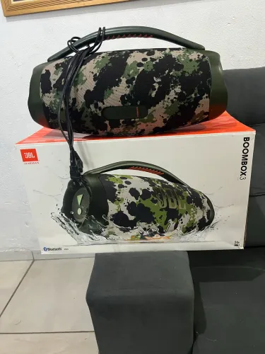 Vendo bombox 3 pouca usada