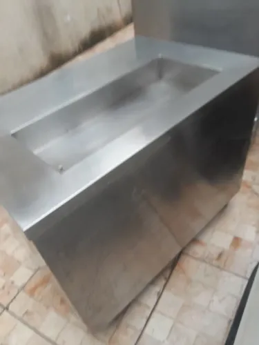 Balcão refrigerado com pista fria