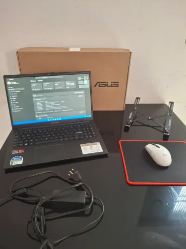 Notebook Asus Vivobook - Ryzen 7520U - 8GB RAM LPDDR5 - SSD 256GB