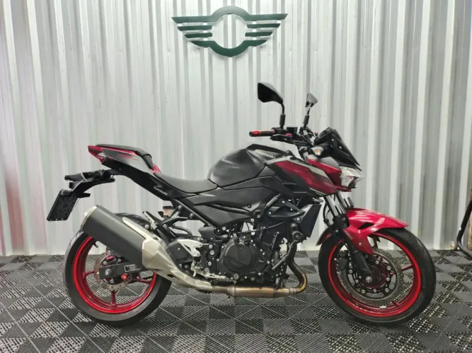 KAWASAKI Z 400  apenas 7700km