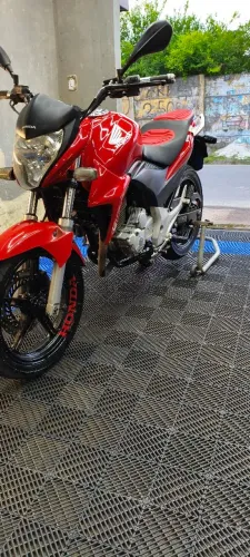 Vemdo CB 300 2014 vermelha 