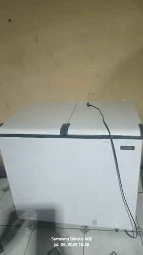 Congelador 2 portas grandes,com pouco tempo de uso