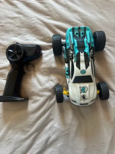Carro com controle remoto com defeito