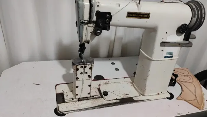 Máquina de Coluna Industrial para costura em couro