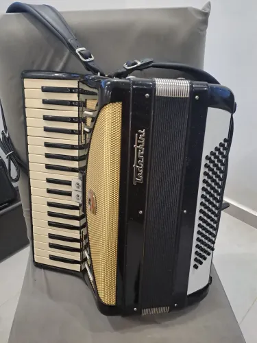 Acordeon todeschini meia lua 80 baixos