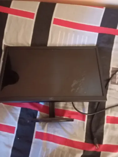 Monitor 19,5, funcionando tem umas raladuras, mas funciona normal 
