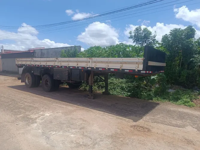 Carretinha de 2 eixos para alugar.
